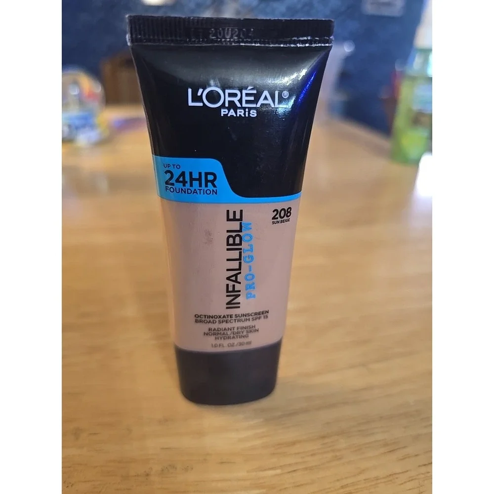 L'Oreal Makeup Infallible Up to 24HR Pro-Glow Foundation #208 Sun Beige